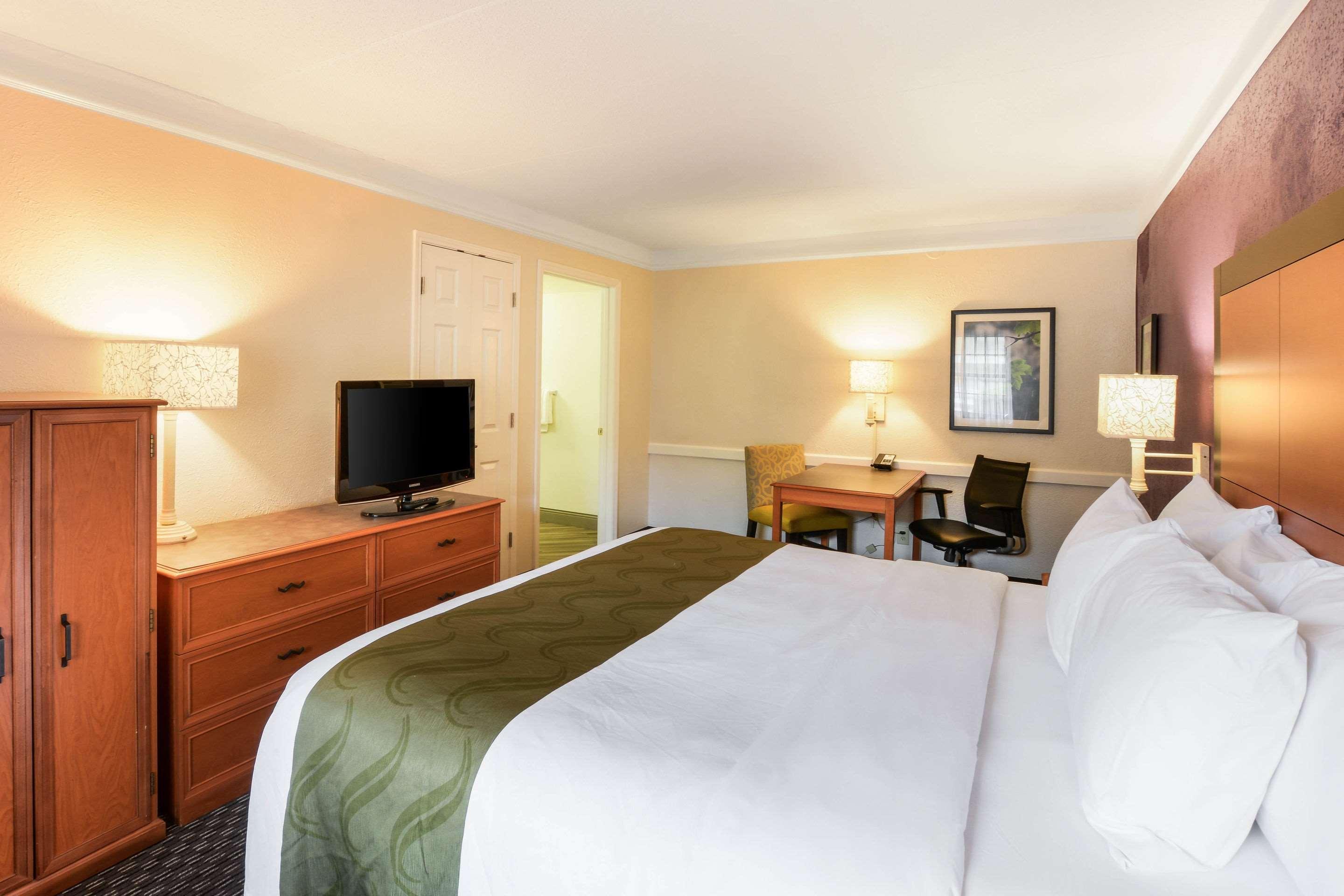 Quality Inn & Suites North Charleston - Ashley Phosphate Exterior photo