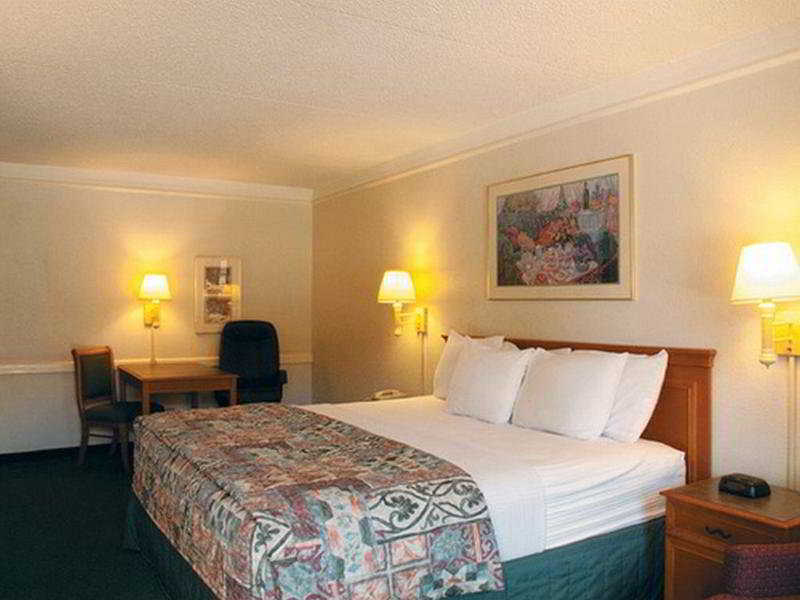 Quality Inn & Suites North Charleston - Ashley Phosphate Room photo