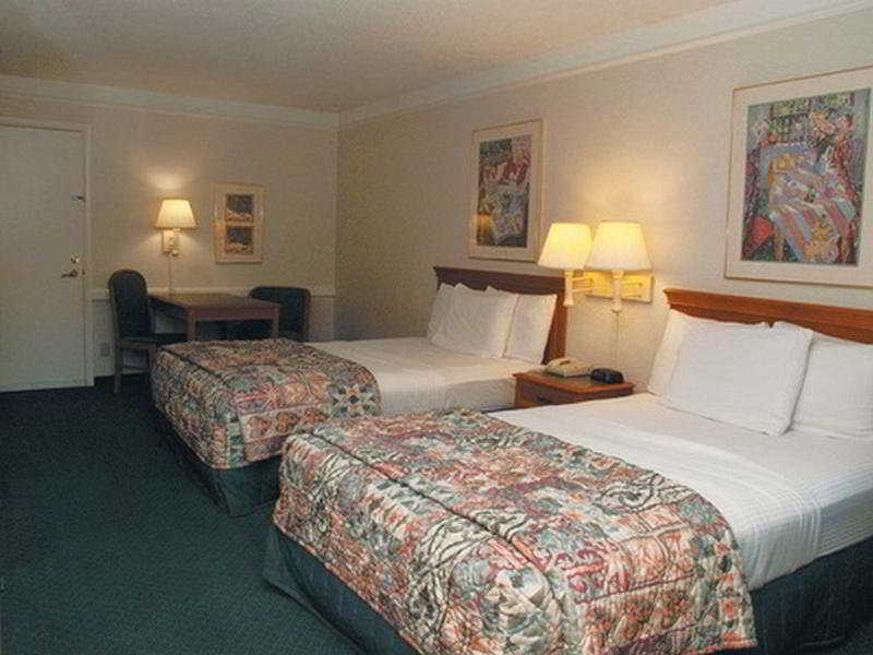 Quality Inn & Suites North Charleston - Ashley Phosphate Room photo