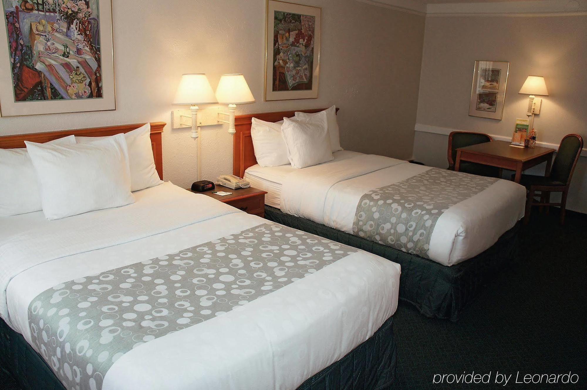 Quality Inn & Suites North Charleston - Ashley Phosphate Exterior photo